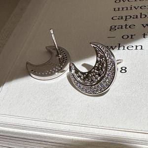 Pendientes de Plata de Ley S925 con Diseño de Luna, Estilo Vintage Antiguo, Incrustaciones de Microcirconitas, Diseño Simple y Moderno, Estilo Colgante - Product Image 5