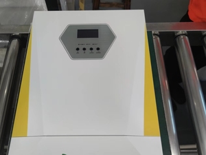 Convertisseur solaire hybride économique avec MPPT pour les systèmes d'alimentation connectés au réseau domestique - Product Image 3