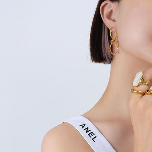 Orecchini a Forma di 8 in Acciaio Inossidabile Placcato Oro 18K per Donna, Vendita Calda - Product Image 4