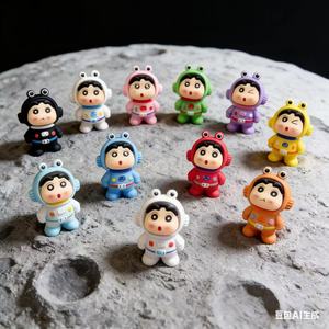 พวงกุญแจเรซิ่นรูปนักบินอวกาศชินจัง สีแดงสด ของเล่นการ์ตูนอนิเมะ ของตกแต่งโต๊ะทำงาน อุปกรณ์เสริมเครื่องประดับ DIY - Product Image 4