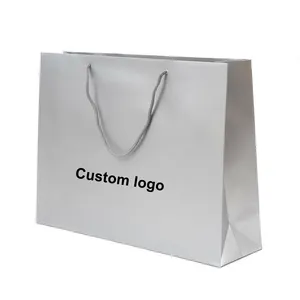 공장 생산 사용자 정의 크기 인쇄 로고 종이 가방 흰색 접이식 럭셔리 의류 쇼핑 종이 가방