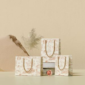 Bolsa de Regalo de Compras de Papel Kraft Impresa Personalizada, Estilo Clásico, Rosa y Verde, Duradera y Reciclable, con Logotipo Personalizado - Product Image 3