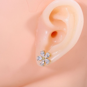 Pendientes de Diseño Personalizados Populares, con Cristales Austríacos Rosados y Blancos, Flor de Acero Inoxidable y Circonita Cúbica para Mujer - Product Image 4