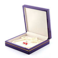 Boîte à bijoux en cuir texturé crocodile violet, boîte cadeau personnalisée à charnières avec doublure en velours beige pour collier et boucles d'oreilles