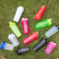 Usine En Gros Couleurs Personnalisées Et Logo Sans BPA 600ml Gym Sport Shaker Bouteille D'eau En Plastique Protéine Shaker Tasses