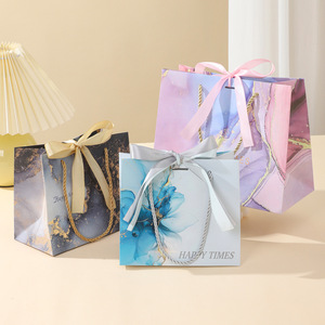 <span class=keywords><strong>Sac</strong></span> cadeau portable vert de luxe léger avec ruban en carton blanc pour <span class=keywords><strong>le</strong></span> rangement de vêtements et de bonbons - Product Image 4