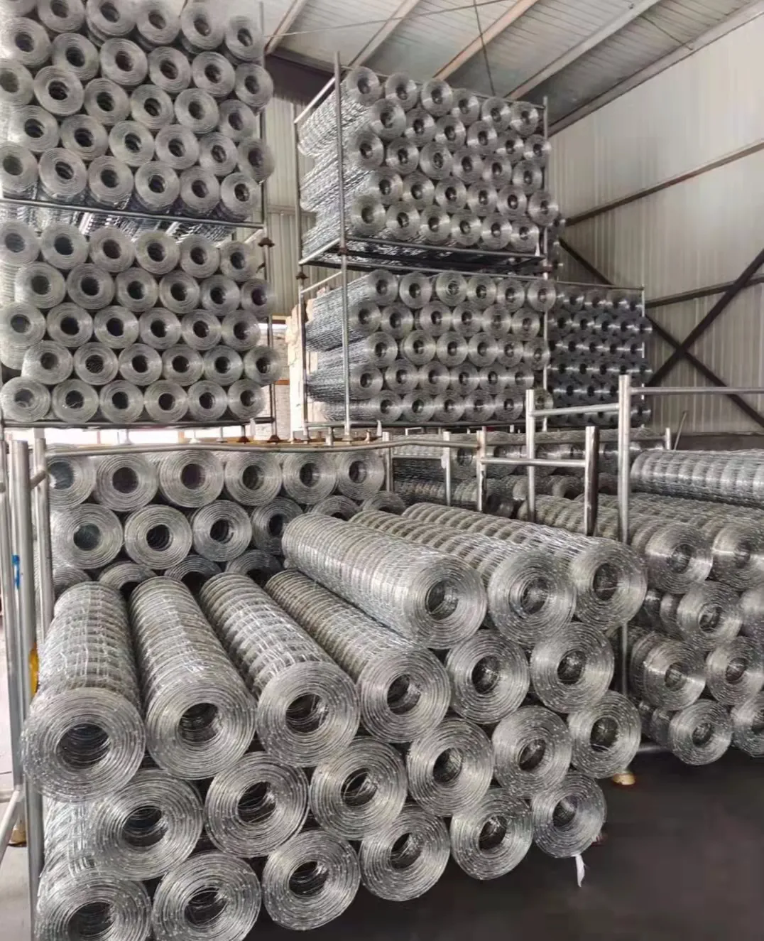 Factory production of galvanized cattle and sheep fence  anti-rust  chain link fence with uprights