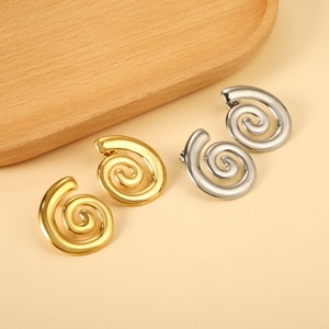 Pendientes de Concha Espiral Geométricos Minimalistas de Acero Inoxidable Chapado en Oro de 18K, Joyería de Moda Personalizada a Prueba de Agua para Mujer - Product Image 6