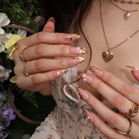 Offre Spéciale – Ongles Acryliques à Presser Luxe Rose Dégradé Or, Motif Tulipe Blanche 3D et Branche Feuille d'Or, Forme Amande – Vente en Gros Personnalisable