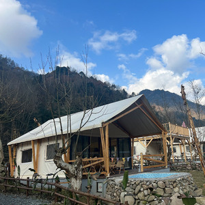 New Luxury Resort Glamping <b>Tent</b> Alunimun Structure Windproof Safari Hotel Lodge <b>Tent</b> With Bathroom - Product Image 2