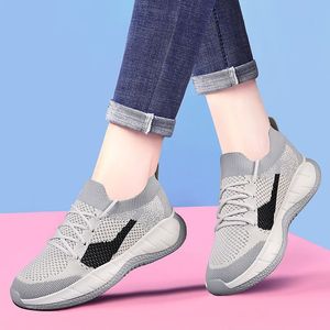 Chaussures de sport pour femmes, nouvelle mode, excellente qualité, design respirant, embout en acier, chaussures de skate pour l'hiver et le printemps - Product Image 1