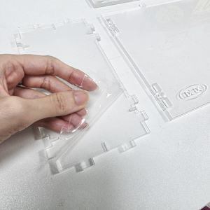 Vitrine d'exposition moderne et écologique en acrylique portable avec surface polie pour la <span class=keywords><strong>collection</strong></span> <span class=keywords><strong>ultra</strong></span> <span class=keywords><strong>premium</strong></span> 151 de Pokémon Celebrations - Product Image 4