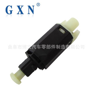 สวิตช์ไฟเบรคสำหรับโฟล์คสวาเก้น ซานตาน่า 12V โลหะพลาสติกใหม่หมายเลขชิ้นส่วน 5001 - Product Image 4