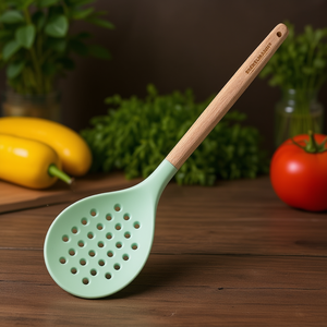 [Brand] Cucchiaio Forato con Manico in Legno Verde Menta per Cucinare e Servire - Product Image 3