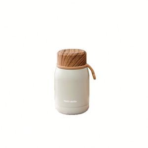 Bouteille isotherme compacte et portable en acier inoxydable avec couvercle imitation bois, idéale pour l'extérieur - Product Image 1