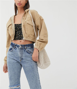 <span class=keywords><strong>Veste</strong></span> à capuche courte en <span class=keywords><strong>velours</strong></span> côtelé de coton avec poche plaquée avec logo personnalisé pour les femmes avec cordon de serrage <span class=keywords><strong>veste</strong></span> zippée - Product Image 2