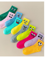 Chaussettes fantaisie en polyester et coton, fines, mi-mollet, super mignonnes, à motifs de visages d'anime et d'émoticônes, pour l'hiver, vente en gros