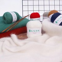 Nerzhaar-Mischgarn mit Kaninchenhaar, recycelt und gefärbt, für handgestrickte Pullover, Schals und andere umweltfreundliche Kleidung.