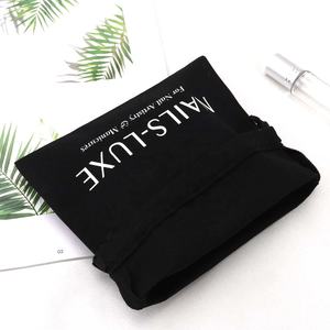 Manteau de <span class=keywords><strong>femme</strong></span> en coton noir avec impression de logo personnalisé sac de rangement de voyage <span class=keywords><strong>pour</strong></span> le séchoir à cheveux pochette de shopping en mousseline de coton avec cordon de serrage - Product Image 2