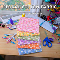 Paquetes de tela de algodón floral por yarda con estampados de flores pequeñas vintage en rosa, amarillo, verde salvia y morado, ligeros, para cortinas y bolsos.