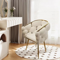 Fauteuil de salon tendance en velours capitonné, chaise de salle à manger pour la maison, chaise de maquillage pour salon de beauté avec base en métal