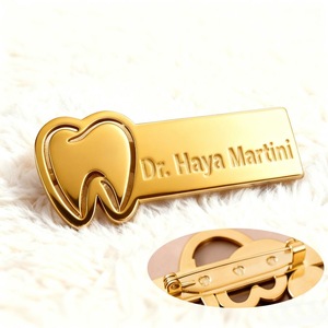 Broche souvenir dentaire personnalisable avec nom, cadeau attrayant pour dentiste, broche professionnelle avec nom et titre, peut être vierge ou personnalisée avec <span class=keywords><strong>les</strong></span> noms des clients - Product Image 3
