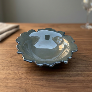Bol de service en céramique florale, finition émaillée céladon, design oriental vintage, passe au lave-vaisselle, vaisselle durable - Product Image 1