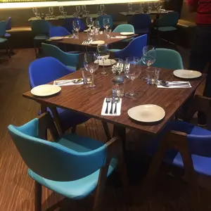Individuelle moderne Restaurantmöbel-Sätze für Cafés und Cafés Fast-Food-Stall Sofas Esstische und Stühle Set