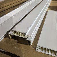 Porte intérieure en WPC moderne avec finition laquée blanche, résistante à l'humidité et aux termites, pour usage résidentiel et commercial