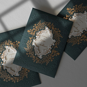 Invitación de <span class=keywords><strong>Boda</strong></span> con Impresión Tipográfica, Estampado en Dorado y Relieve, con Sobre Floral de Varias Capas - Product Image 2