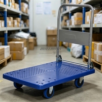 Chariot à plateforme en plastique robuste à quatre roues pour le transport d'outils, de boîtes à pièces et d'équipements