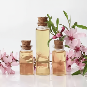 Huile essentielle de fleur de cerisier 100% pure, en forme liquide, disponible aux meilleurs prix et en conditionnement en vrac de 25 kg et 180 kg. - Product Image 1