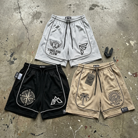 Celana Pendek Mesh Bernapas Pinggang Sedang untuk Pria Terlaris Putih Hitam Khaki 3 Pack Patch Grafis Panel Kontras Tali Serut