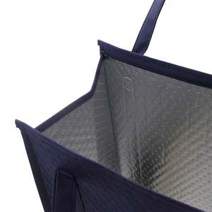 Sac isotherme classique en non-tissé, personnalisable, imperméable et pliable, pour pique-nique, fourni par un fournisseur chinois - Product Image 6