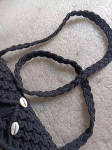 Sac bandoulière noir en macramé avec franges à pompons, style bohème géométrique perlé, sac à main fait main pour femme à sangle unique - Product Image 4