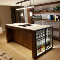 Meuble de bar OEM de luxe rétroéclairé en surface solide, moderne, pour boîte de nuit, bar à vin, avec équipement, pour hôtel, complexe hôtelier, intérieur commercial