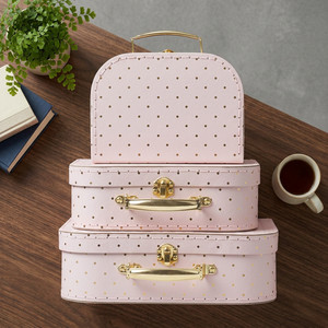 Boîte d'emballage en carton personnalisée valise de bonbons pour vêtements de bébé boîte-cadeau avec poignée de couture - Product Image 1