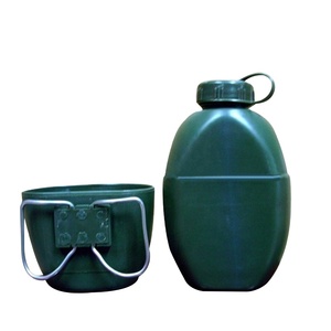 Ensemble de cantine d'origine britannique pour l'extérieur : tasse, bouteille d'eau, bouilloire, équipement - Product Image 1
