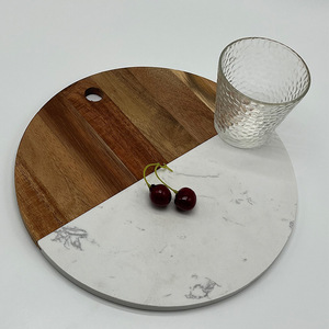 Bandeja redonda decorativa de mármol y madera para decoración del hogar y servir postres - Product Image 1