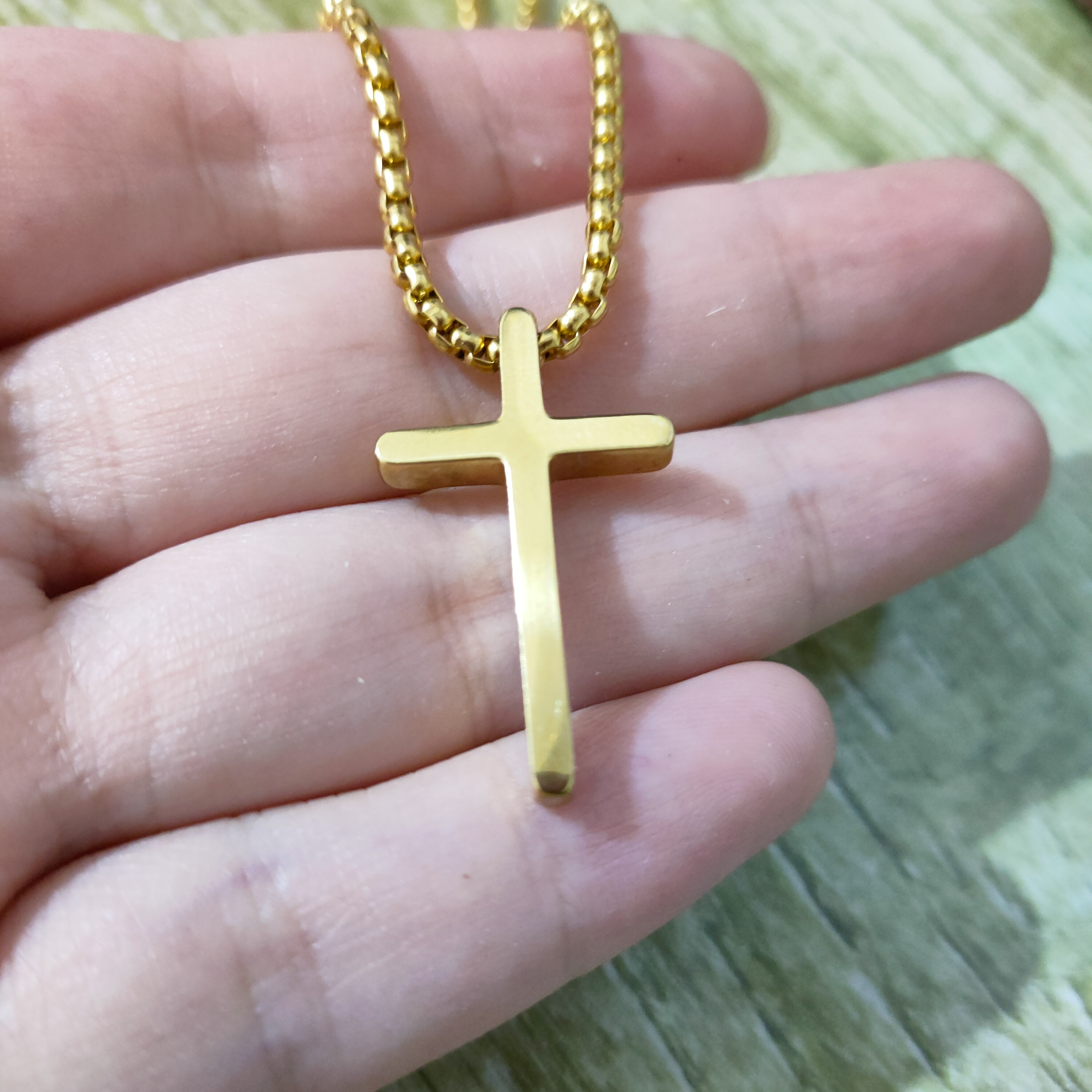 Petit collier croix coin rond
