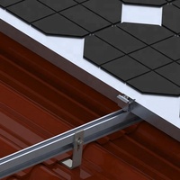 Système de fixation pour panneaux solaires Yuens OEM Factory Xiamen : crochets trapézoïdaux pour toitures métalliques, supports de balcon et connecteurs de rails.