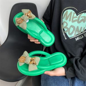 Tendance mode féminine : tongs avec pendentif ours en peluche, nouveau design, semelle souple, confortable, avec nœud décoratif - Product Image 4