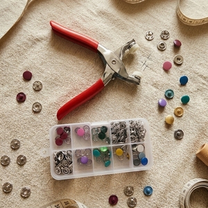 Kit de Herramientas Portátil para Presionar Botones/Presillas sin Coser, Fácil de Usar, Kit de Cinco Dedos para Presionar Botones sin Coser: Herramienta Profesional para Reparaciones en el Hogar - Product Image 5