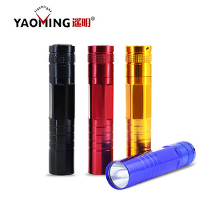 ไฟฉายอลูมิเนียมอัลลอยด์ แบตเตอรี่ AAA ไฟ LED สีขาว สำหรับตั้งแคมป์ พกพาสะดวก ไฟฉายขนาดเล็กแบบพวงกุญแจ - Product Image 4