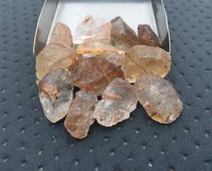 10ชิ้นทองแดงธรรมชาติ rutile ควอตซ์หลวมอัญมณีขนาดใหญ่ไม่ผ่านการบำบัดผมควอตซ์หยาบขายส่งเครื่องประดับ - Product Image 4