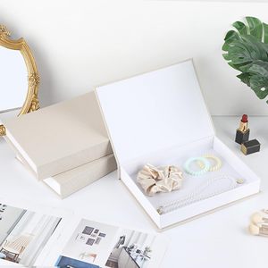 Boîte de rangement décorative en carton rigide blanc en forme de livre avec bord magnétique pour photos de souvenirs et petites entreprises - Product Image 5