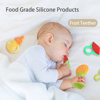 Siliconen babyfruitbijtring, voedselveilig, kauwbaar, anti-handzuigen, tweekleurig 3D aardbeienontwerp