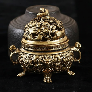 Brûleur d'encens en laiton avec un design floral complexe pour la méditation rituels spirituels décor de temple pooja arôme de relaxation - Product Image 1