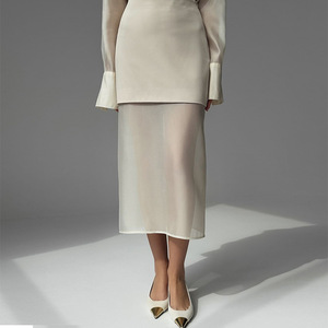 Ensemble 2 pièces tendance pour femme : Nouvelle chemise à manches longues en maille mercerisée à revers et jupe mi-longue à taille haute avec empiècements - Product Image 2