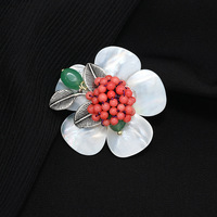 Broche XILIANGFEIZI au design original, en perle d'eau douce et coquillage, avec cristal naturel, de haute qualité, élégante, pour chemisier, costume ou corsage